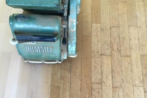 Schuren van houten vloeren - Vloerenbedrijf Bezema